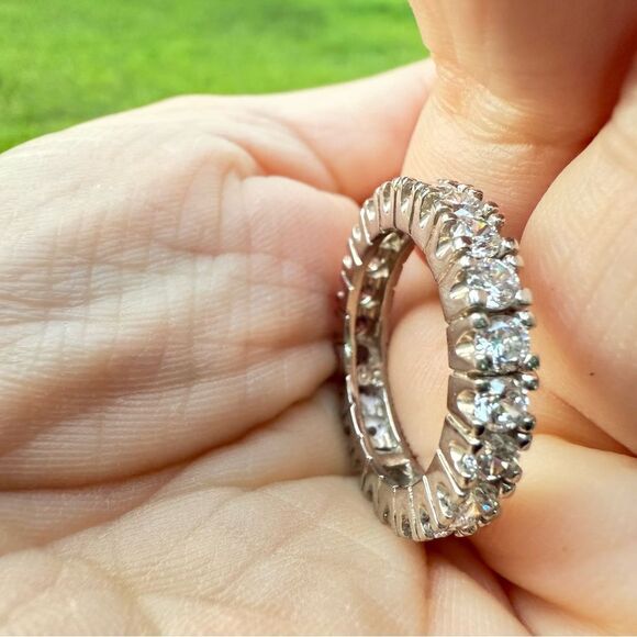 WOMEN’S SPARKLING ETERNITY BAND RING – SIZE 7.5 – ANTHROPOLOGIE STYLE - Picture 4 of 17